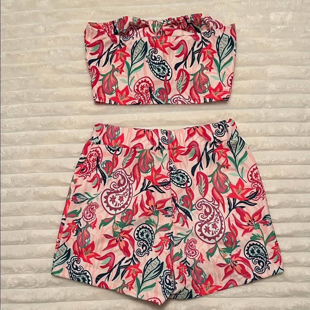 NEW: SHEIN Pink and Green Floral 2-Piece Tube Too & Short Set - Picture 4 of 8